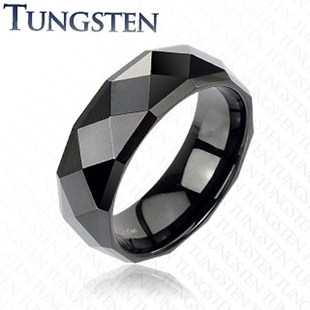 Čierny tungstenový prsteň s brúsenými kosoštvorcami