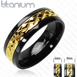 Titánový prsteň čierny so vzorovaným pruhom zlatej farby D11.8 - Veľkosť: 70 mm