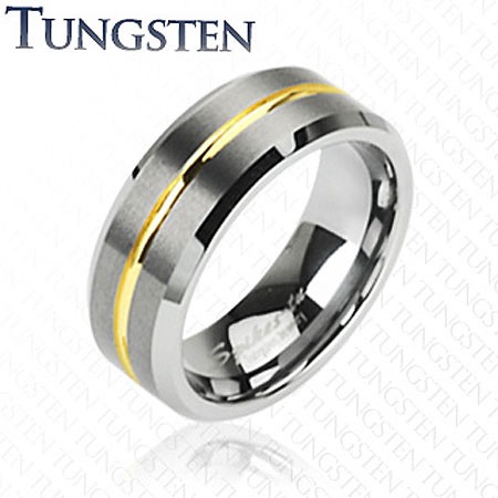 Tungstenový prsteň s pruhom v zlatej farbe