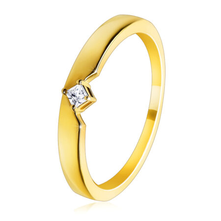 Zlatý prsteň z 9K zlata - s výrezom a vystupujúcim štvorcovým zirkónom osadenom v štvorcípom kotlíku S4GG247.61/66 - Veľkosť: 56 mm